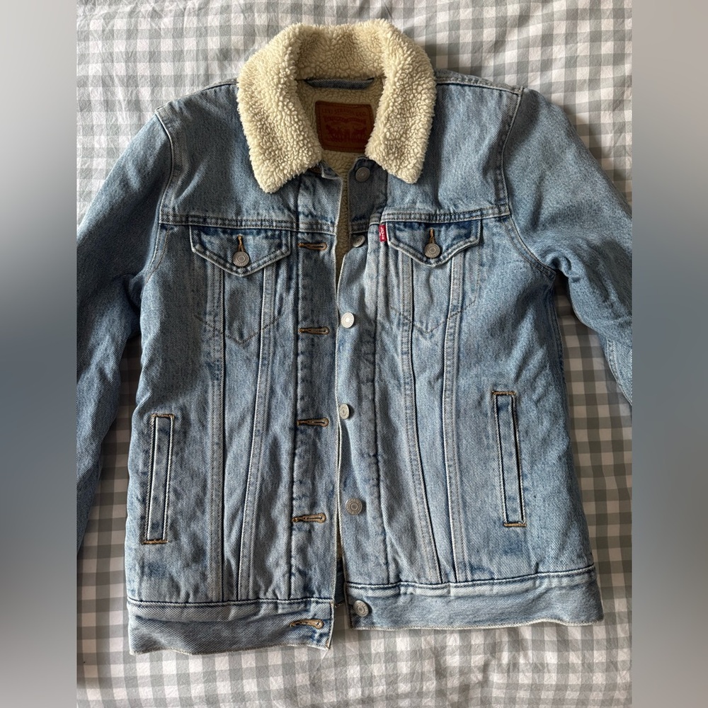 Women’s Levi’s Sherpa denim jacket size XS